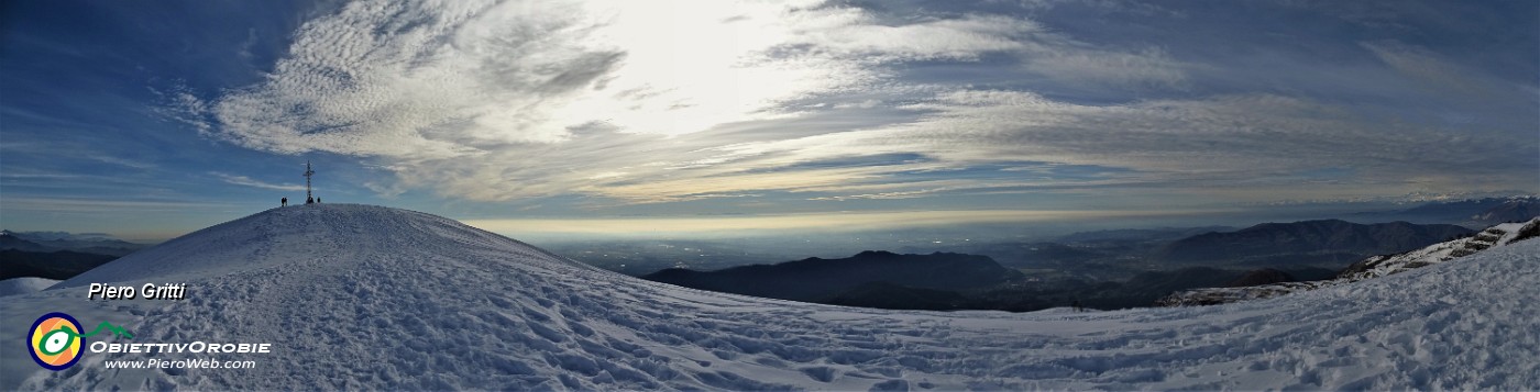 35 Vista panoramica verso la cima del Linzone (1392 m) da nord.jpg